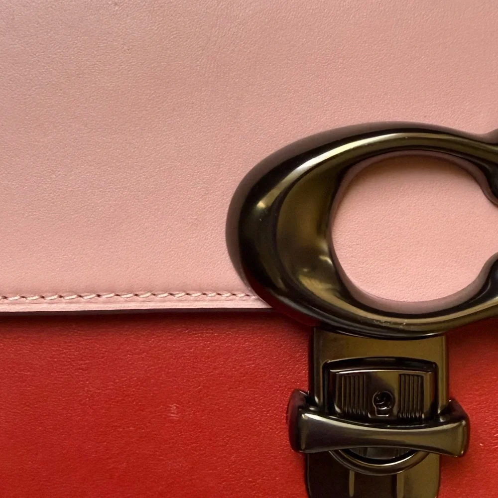 Studio Shoulder Bag In Colorblock - Picture 10 of 11